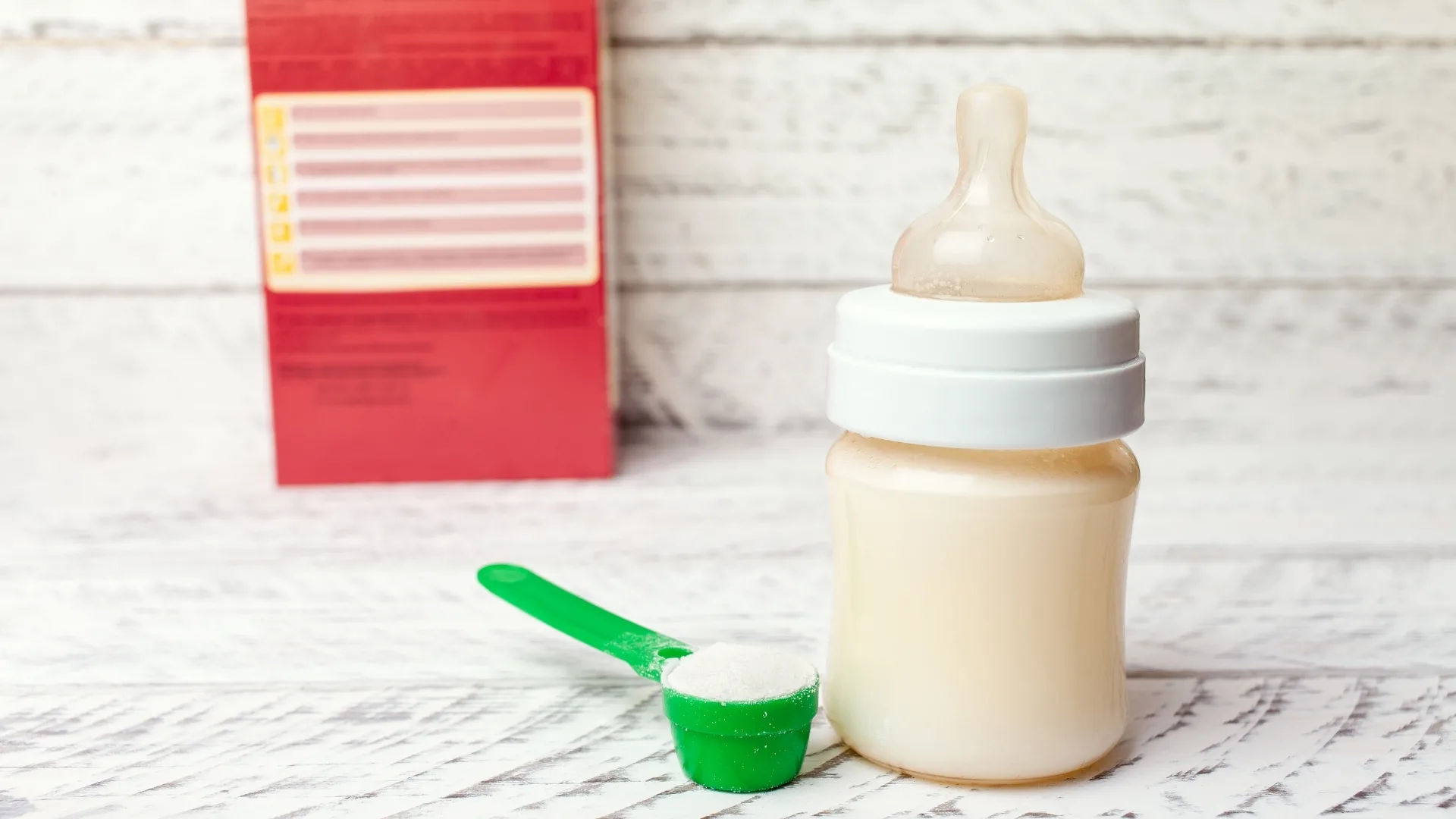 7 Common Causes of Dark Green Poop in Formula-Fed Babies